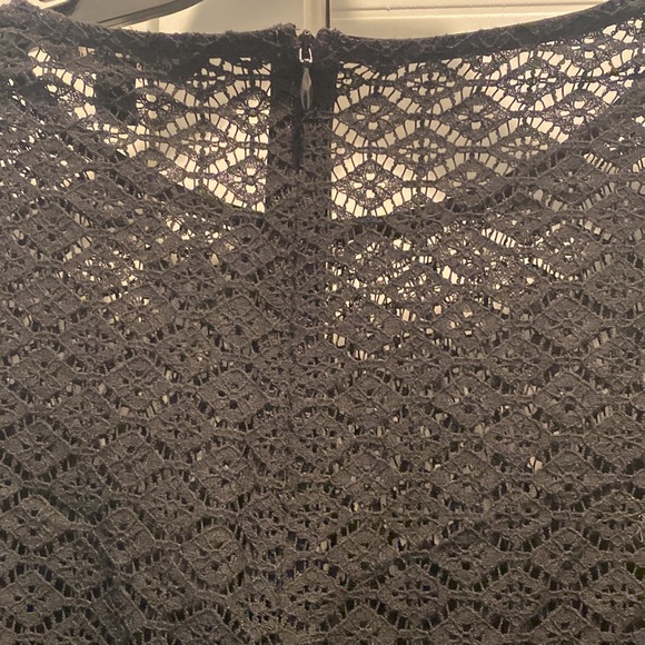 Banana Republic black top with sewn in cami. Size M - Picture 5 of 6